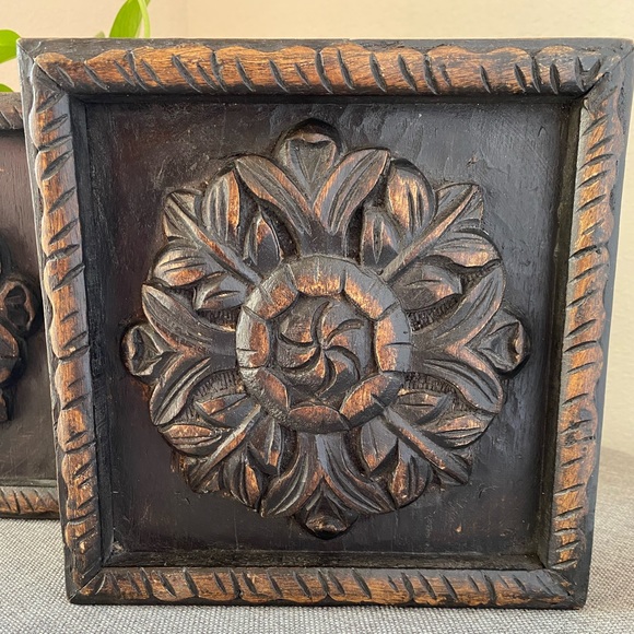 Old World ~ Wood Carved Wall Decor ~ Rosette - Picture 3 of 8
